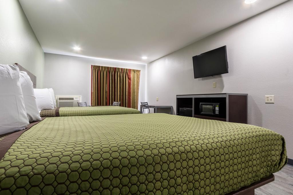 Scottish Inn And Suites Tomball Exterior photo